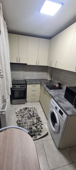 Închiriez apartament 2 camere central !