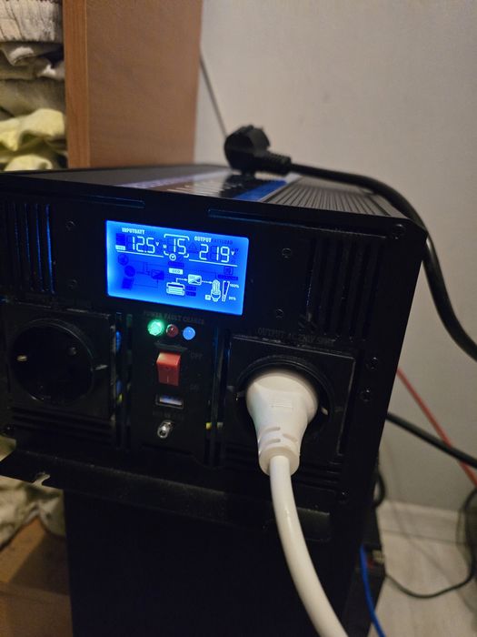 Invertor hibrid 12v 220v 3000w cu 6000W