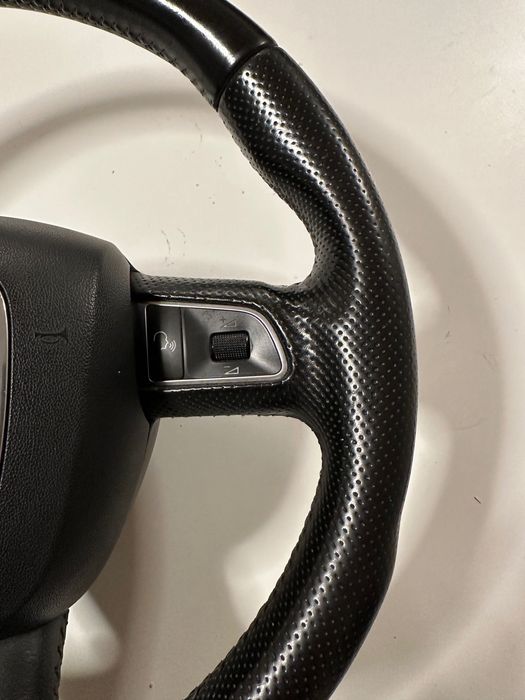 Volan cu comenzi Audi A3 8p / A4 b8 / A5 A6 4f / Q5 Q7
