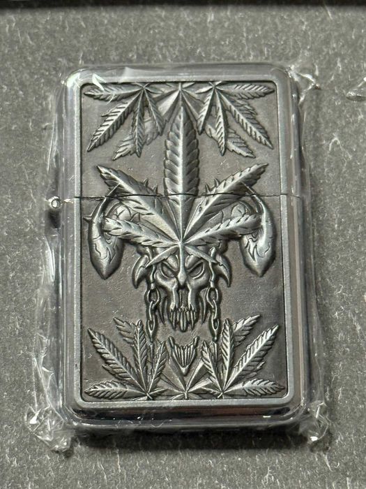 Set 4 brichete metalice – design 3D în relief