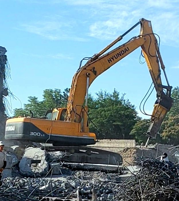 Хундай 300 гусеничный экскаватор