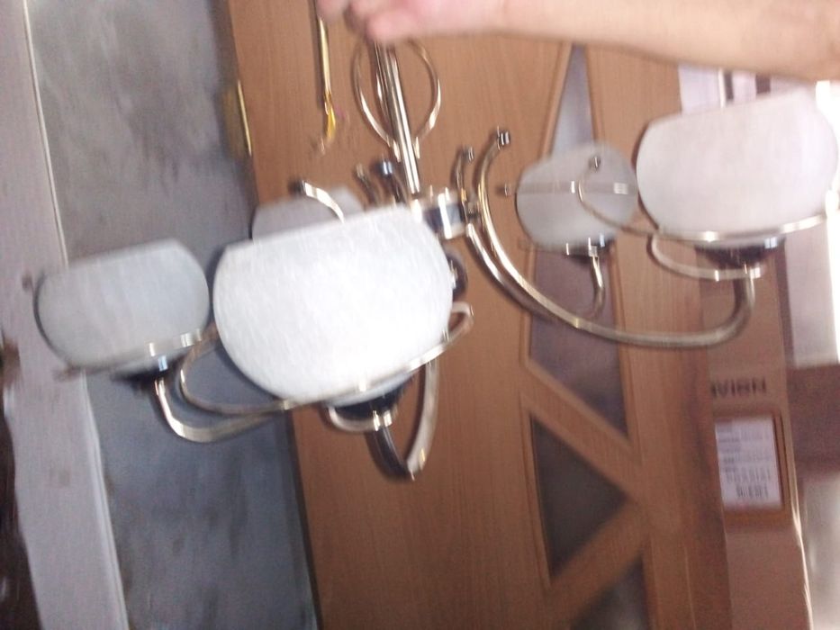 Продам люстру. Потолочную.