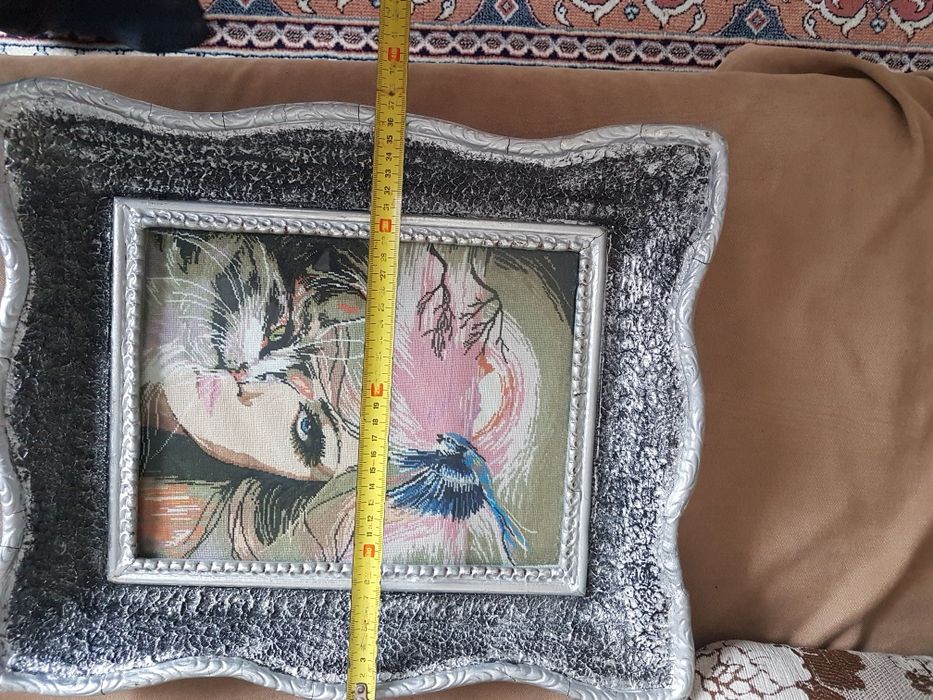 Goblen fata, pisica si pasarea 28 x 22 cm lumina ramei.