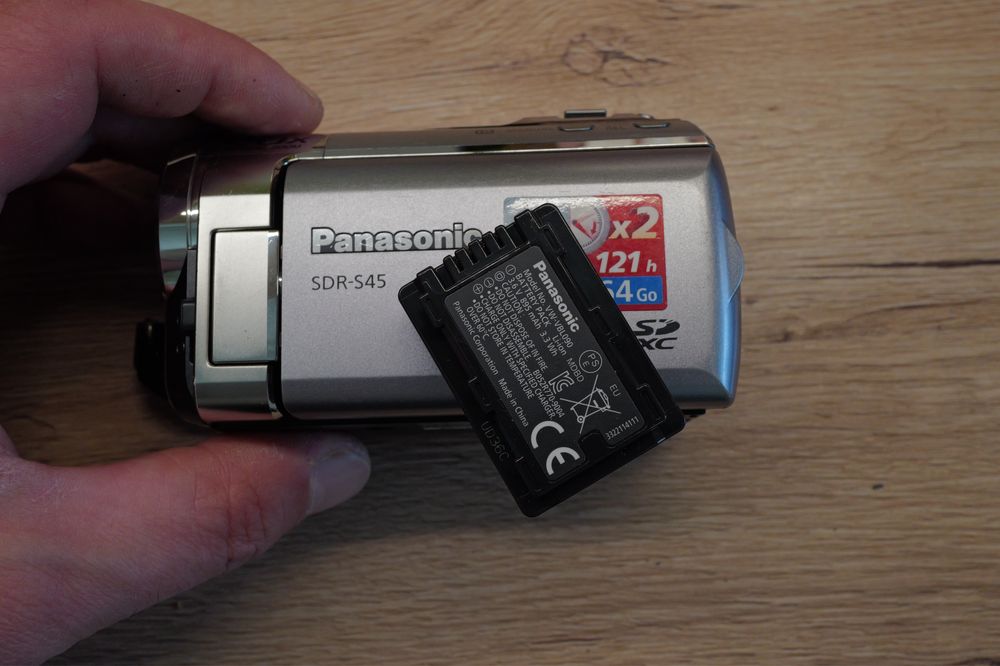 Camera Video Panasonic SDR-S45 cu senzor CCD memorie pe Sd card