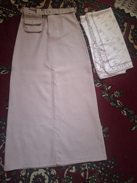 Yubka va ro‘mol sotiladi