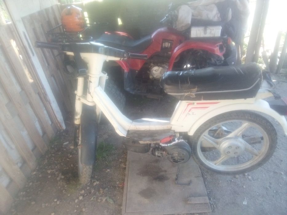 Vând sau schimb mopedă