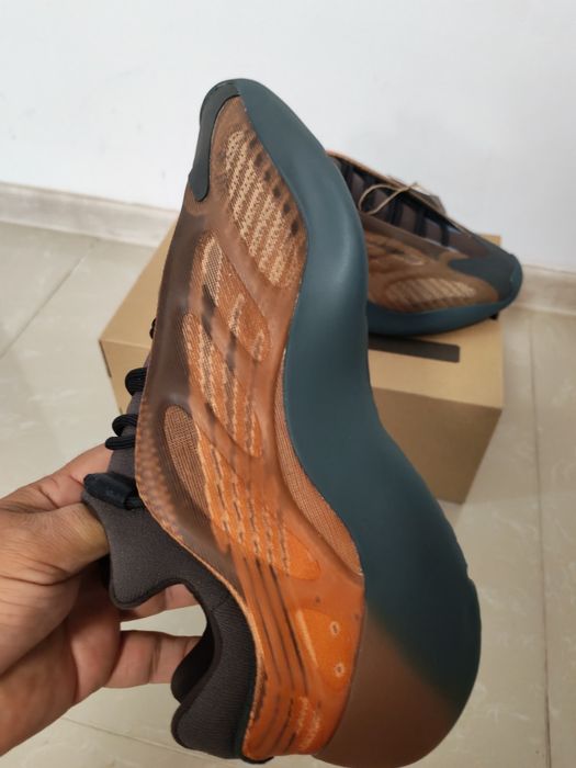 Adidas yeezy boost 700 V3 mărimea 46