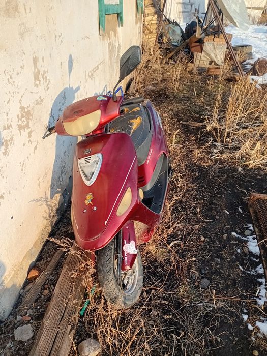 Продам скутер на запчясти