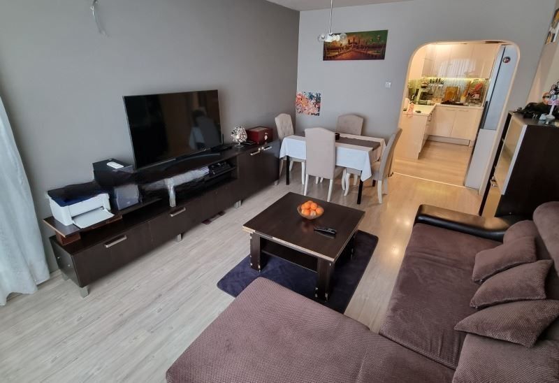 Продава се Тристаен апартамент в София, Фондови жилища - 71 кв.м за 2098 €/кв.м - Снимка #1