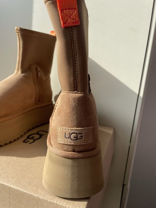 Ugg deeper marime 39