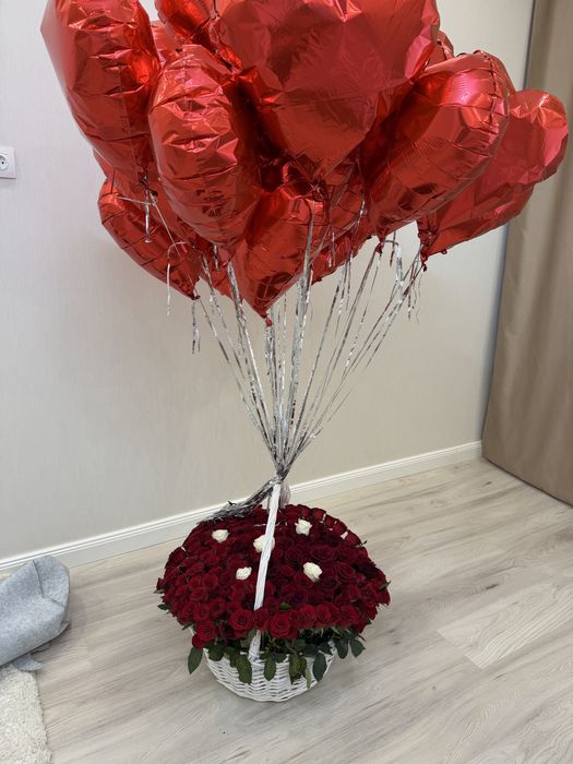 Продам 201 розу и шары