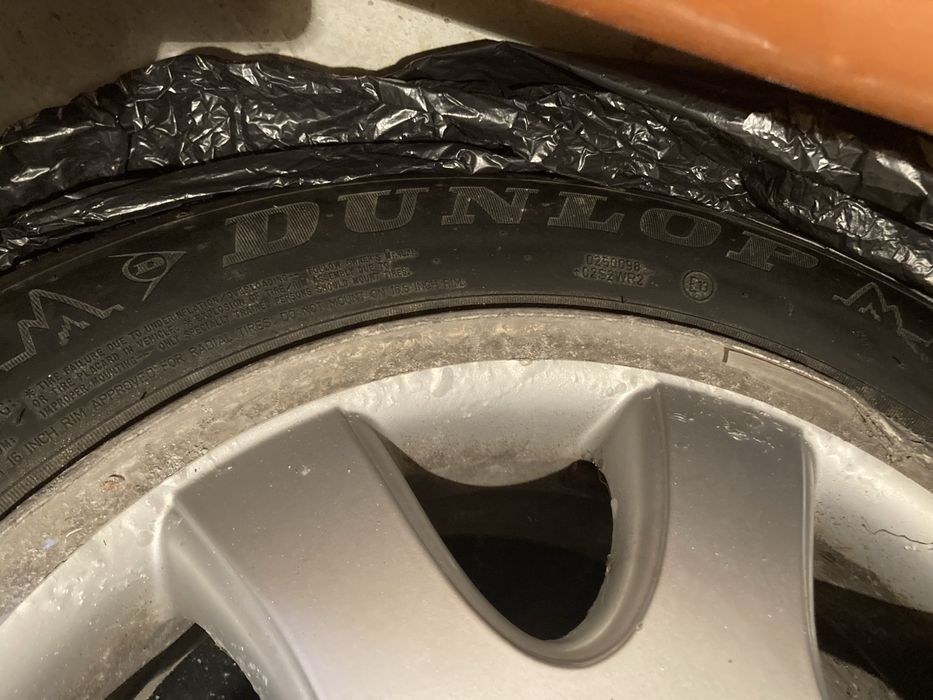 4 бр джанти + зимни гуми Dunlop Winter Sport 5 205/55 R16