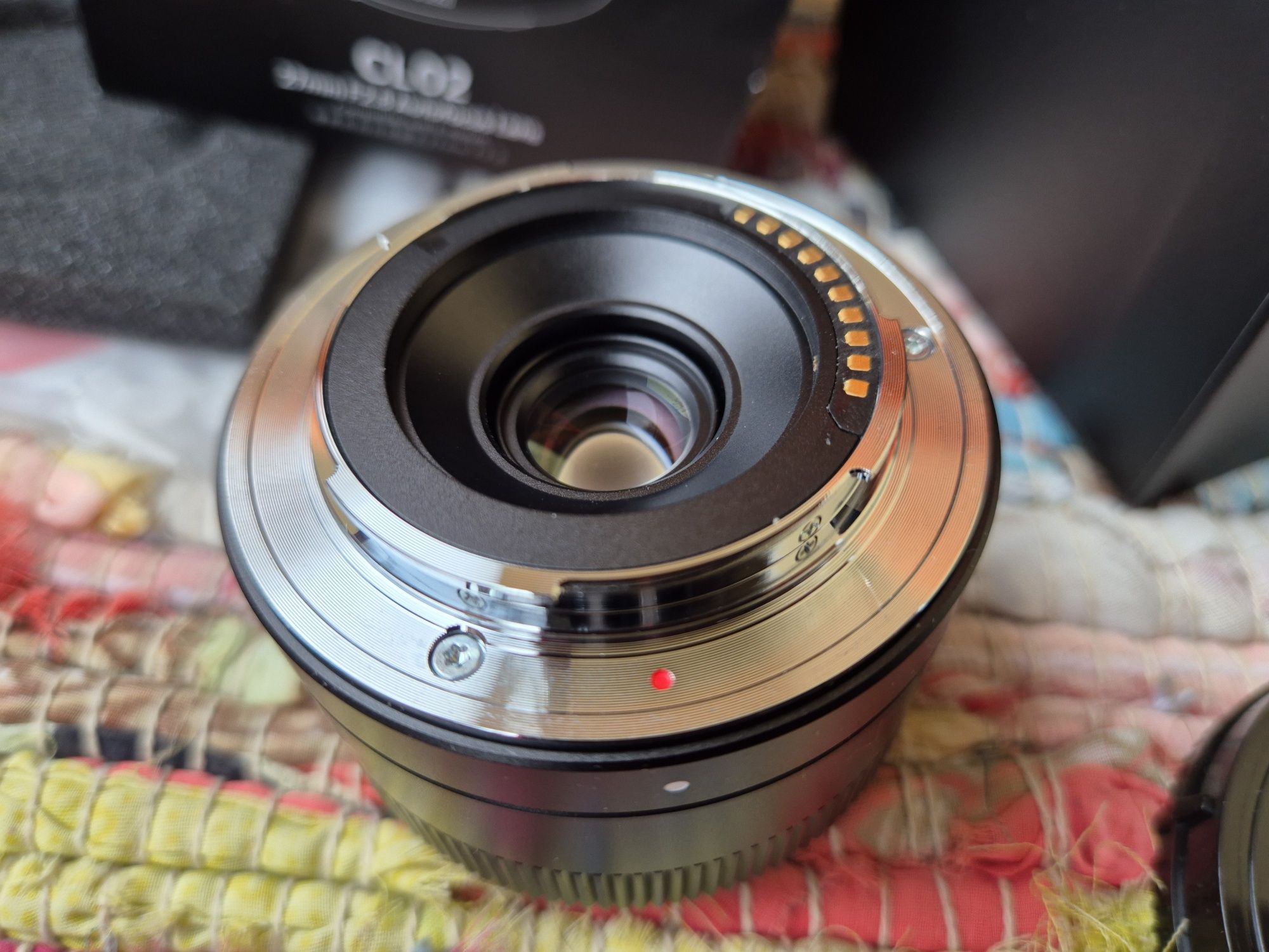 обектив  27mm /F2.8 за Sony E-mount]