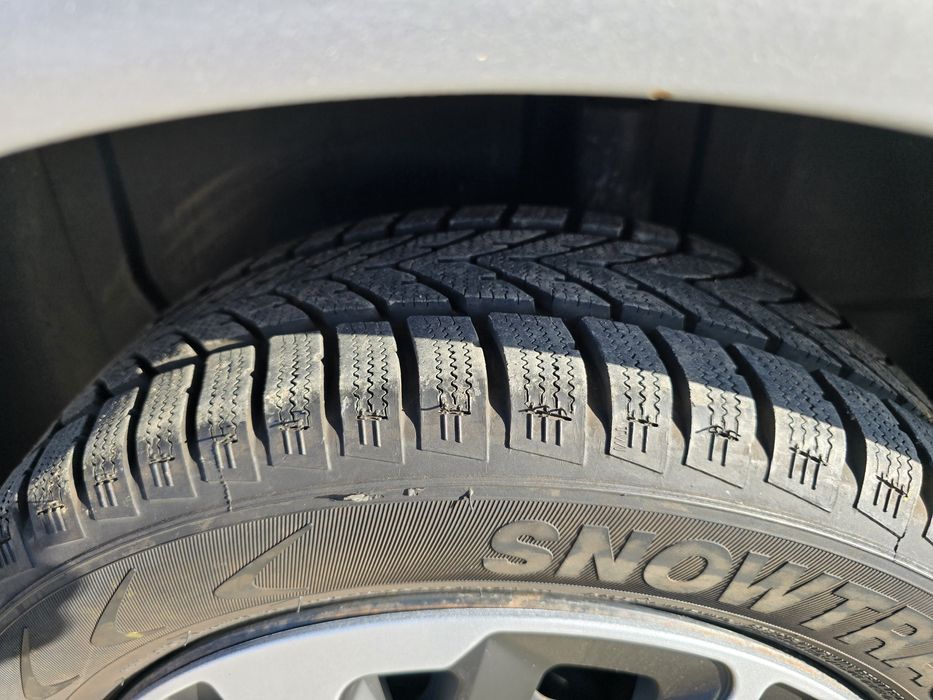 Vând anvelope cu jante