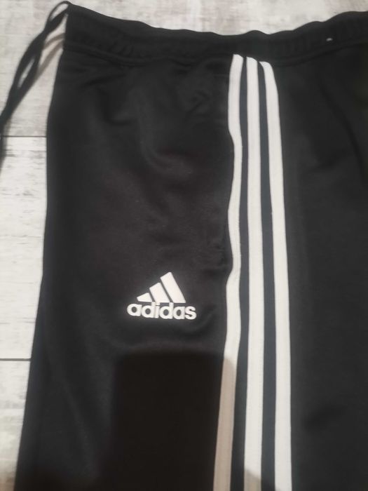 Долнища Adidas нови
