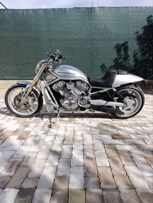 Harley-davidson night rod sotiladi