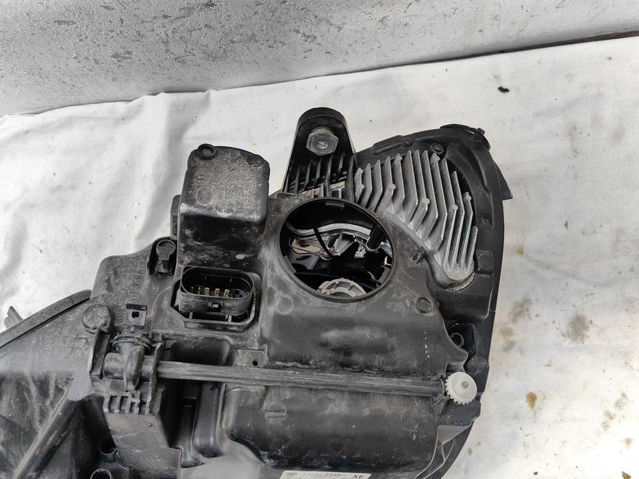 Оригинал;ен фар Мерцедес Е 212  Mercedes E 212 Led Bixenon