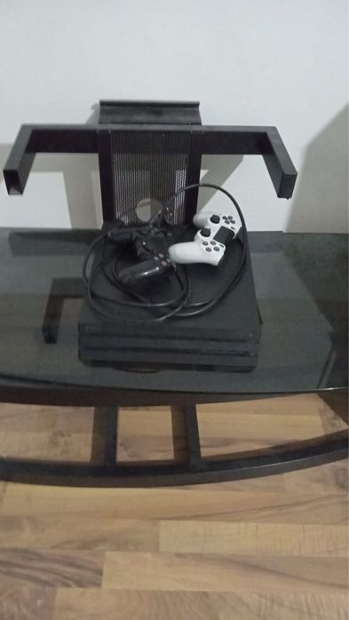 Срочно продаем приставку Ps4