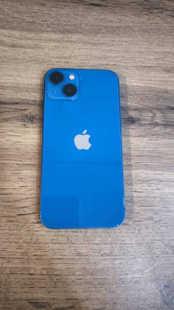 Продам iPhone 13