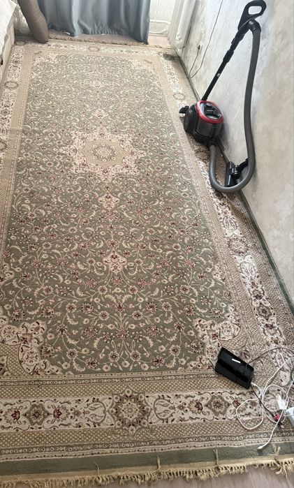 Продам Ковер 3/4 шелковый