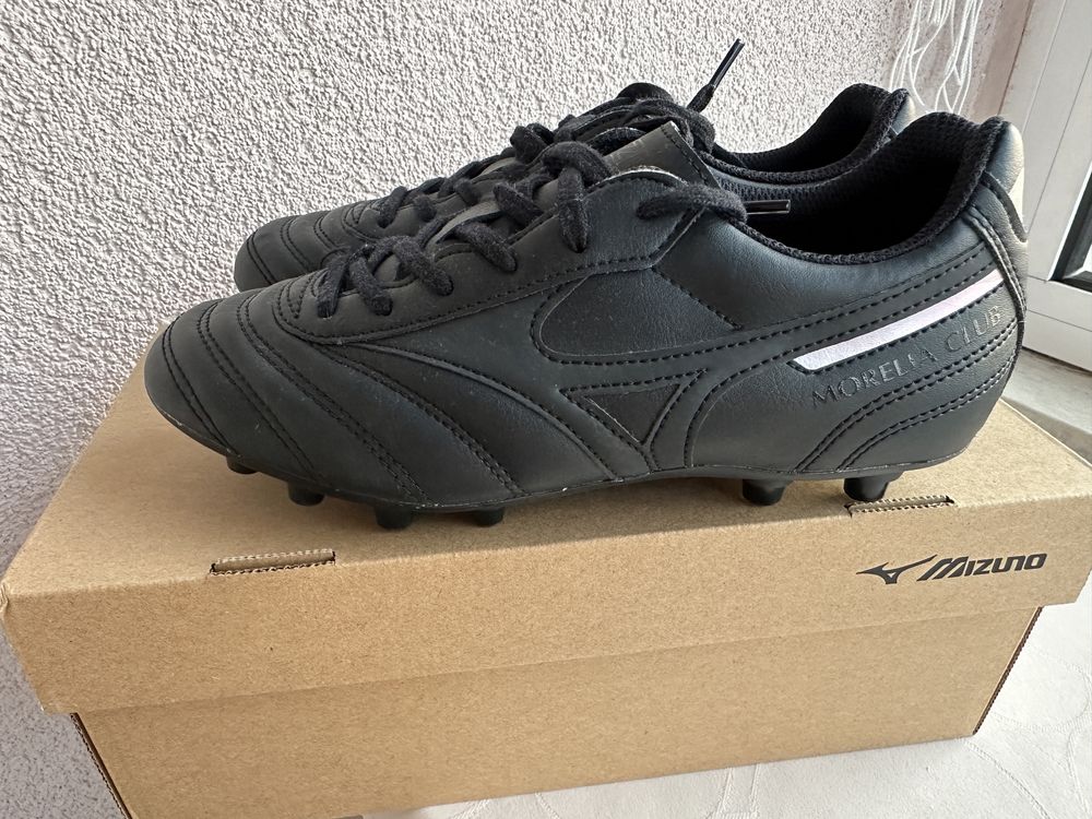 Детски футболни обувки бутонки mizuno 35 номер