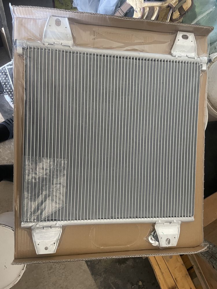 Продам радиатор кондиционера новый срочно DAF