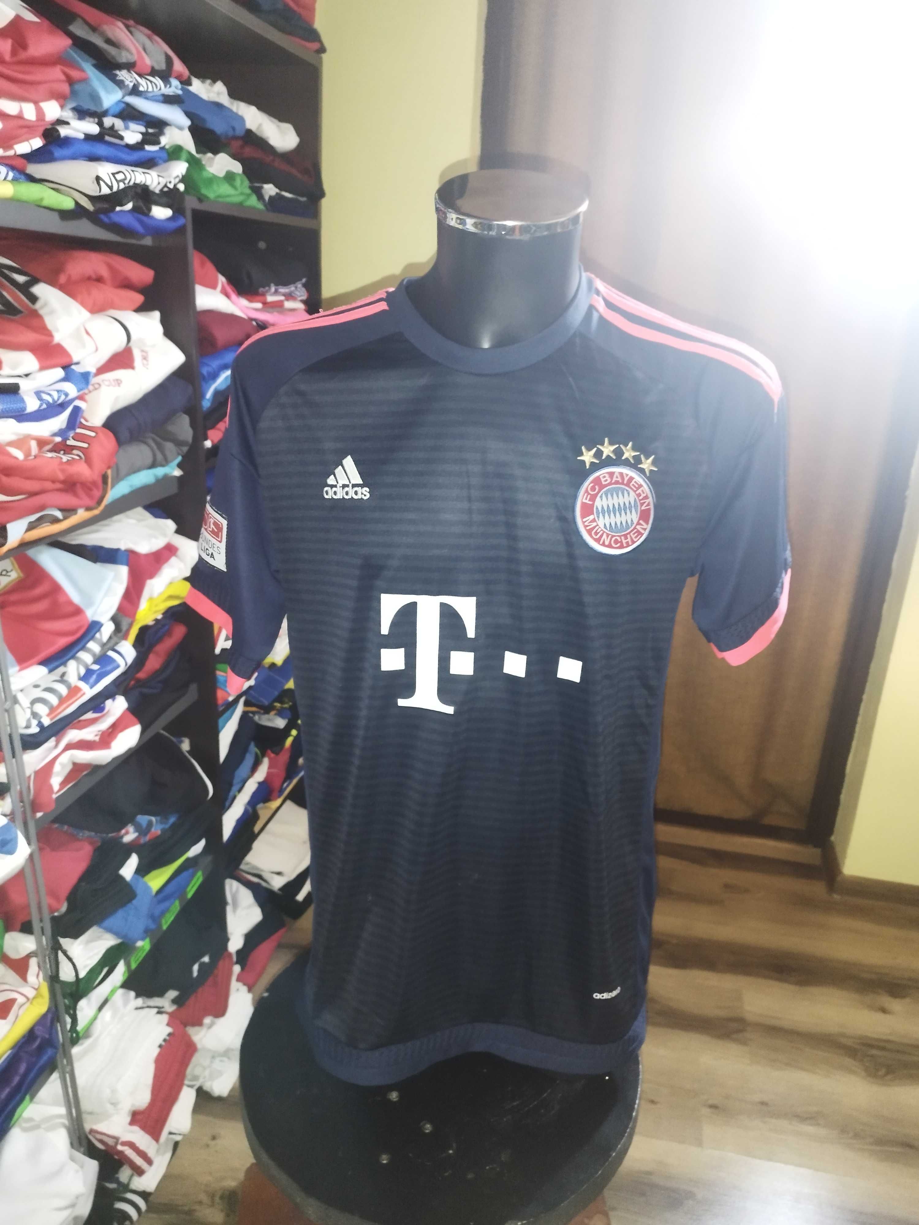 tricou bayern munchen vidal #23 adidas marimea XL