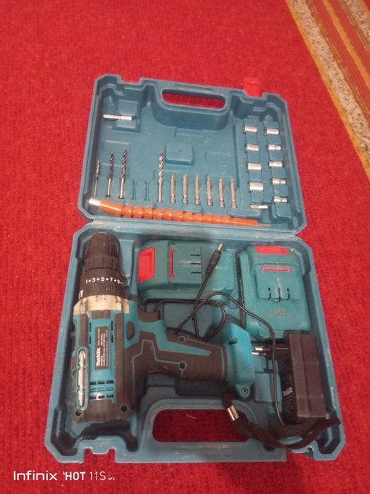 Шруповерт макита