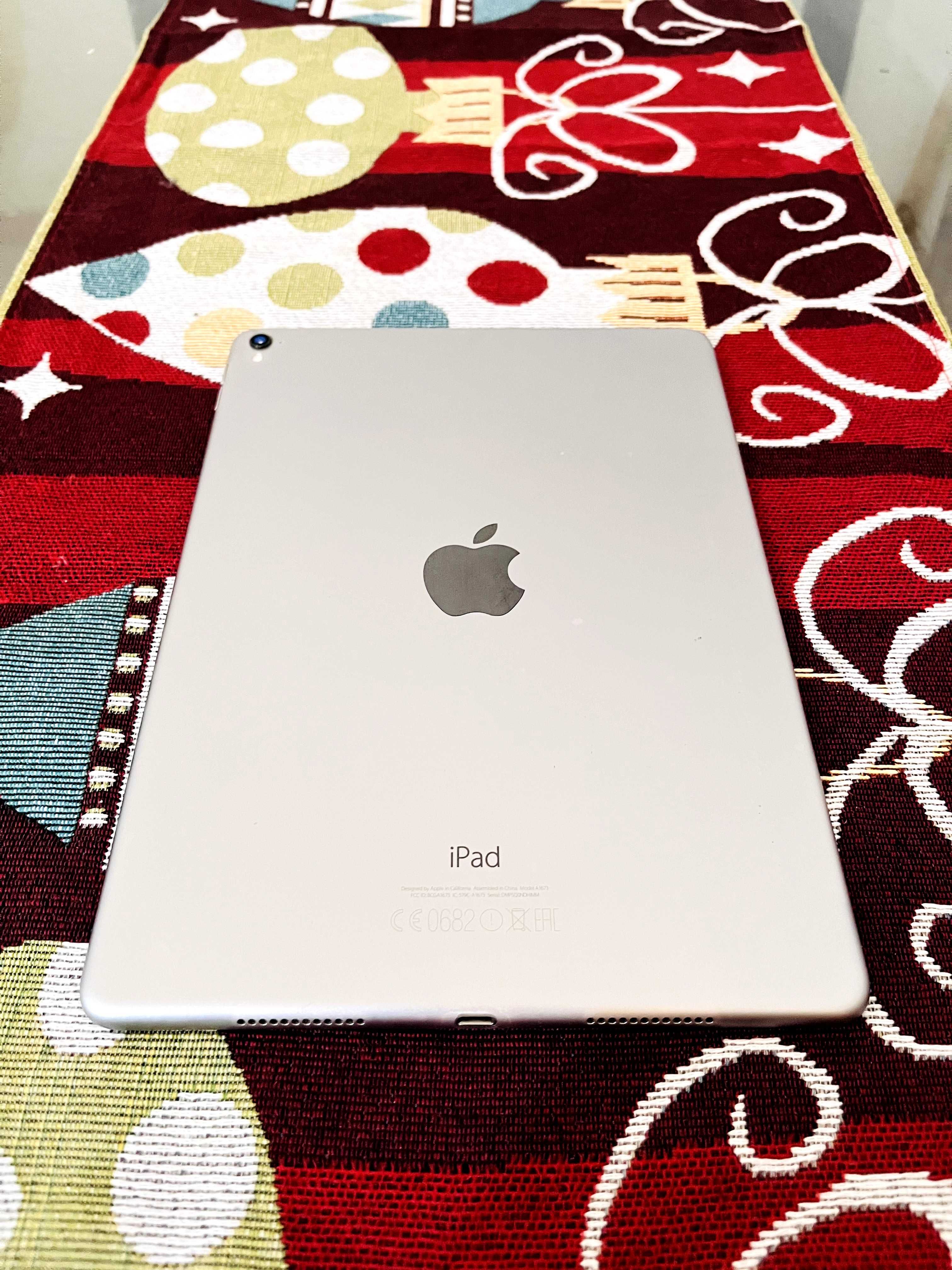Apple iPad Pro 1st Gen. A1673 mid 2017 9.7' 256GB