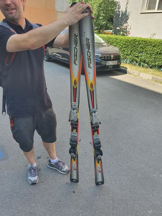 Vand schiuri perfecte pentru experiente pe munte