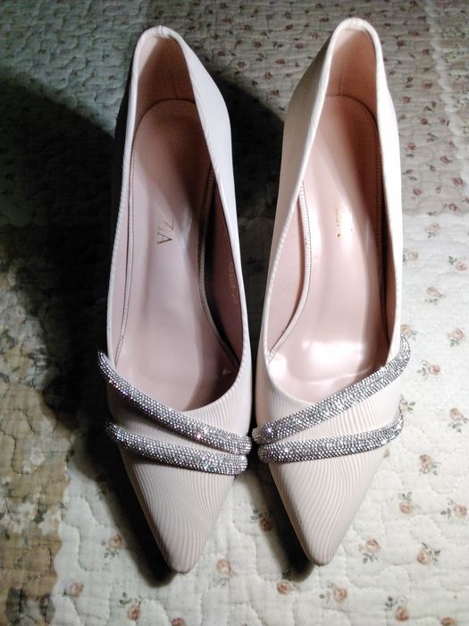 Продаю женские красивые туфли