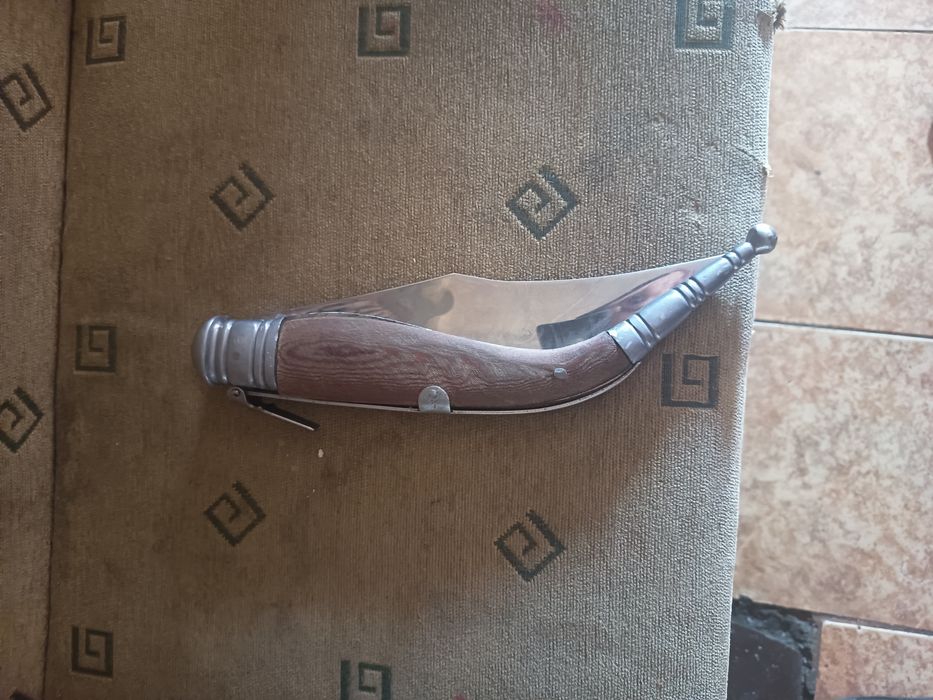 Vînd briceag spaniol de 52 cm nu are niciun defecte este în stare bună