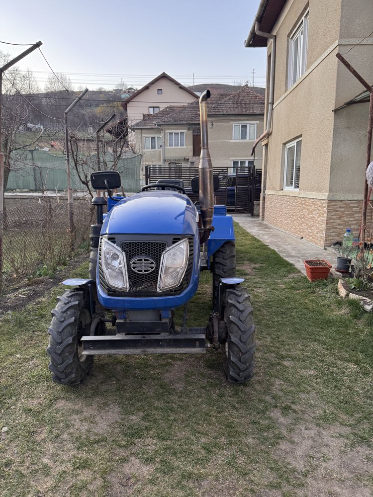 De vânzare Minitractor 24 c.p. Zubr 4x4, cu remorca, freza si plug
