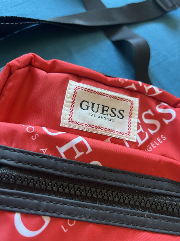 Оригинална мъжка чанта на Guess