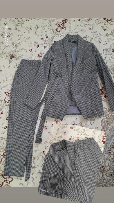 продаётся костюм и платье