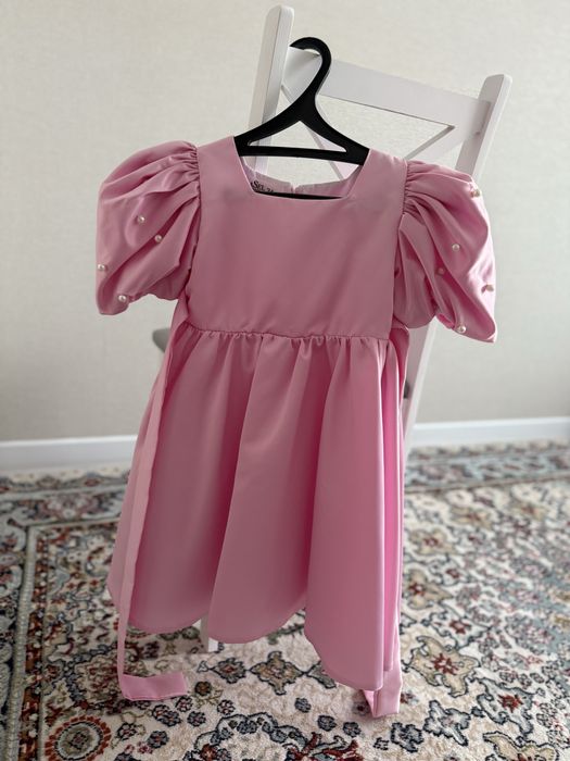 Продам платье для девочек 5-6лет