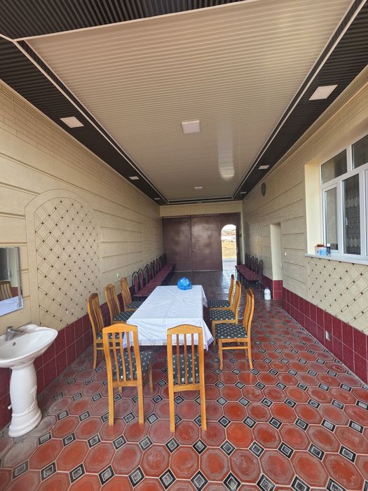 Кибрай Уймовут маҳалласида 8 хона 7 сотихли уй сотилади.