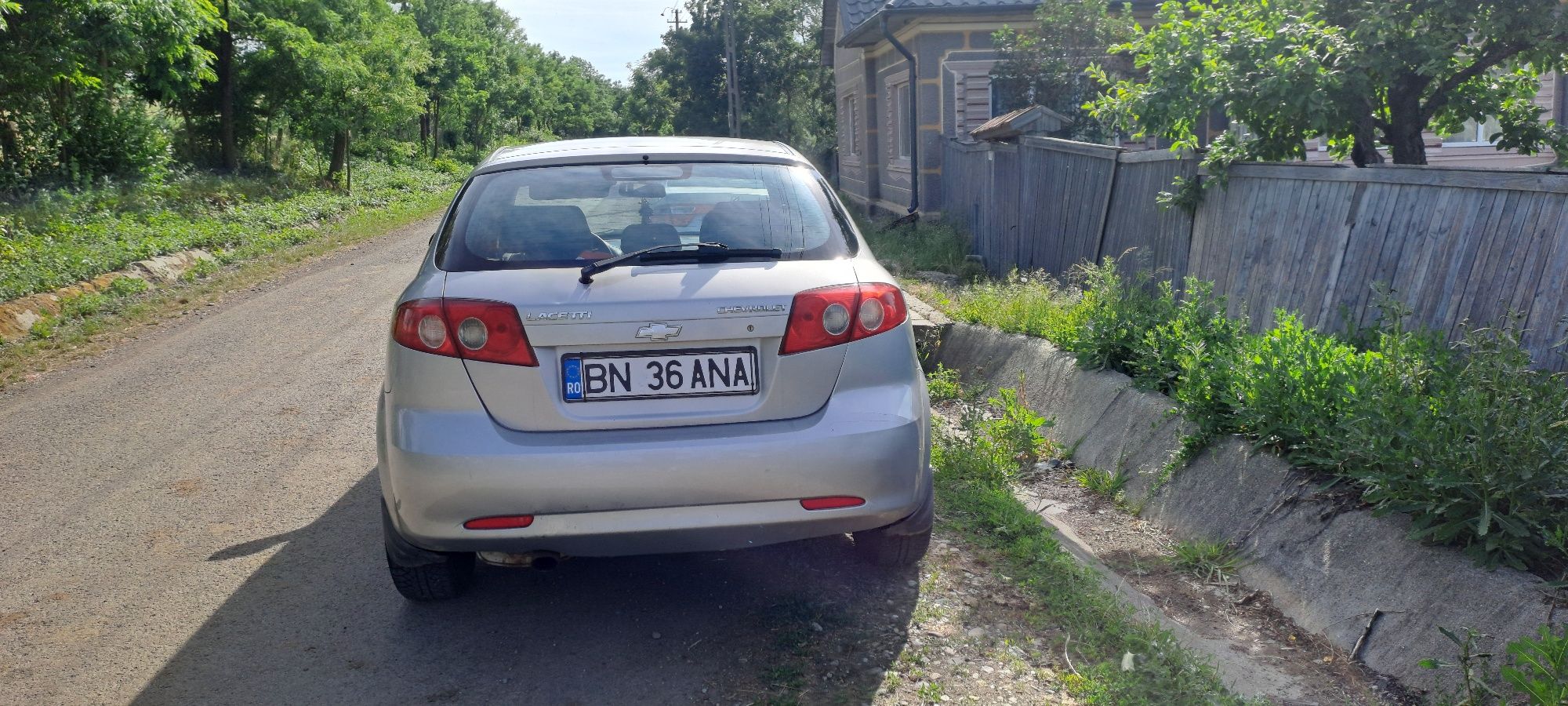 Vând chevrolet laceti
