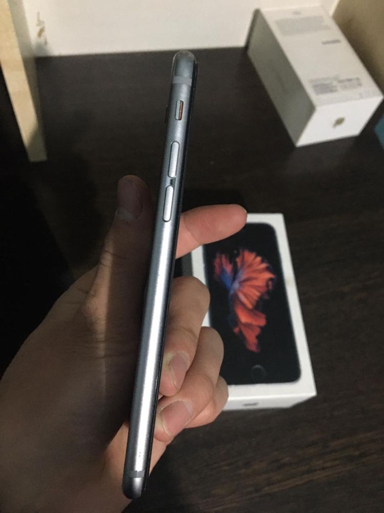 Продам iphone 6s срочно