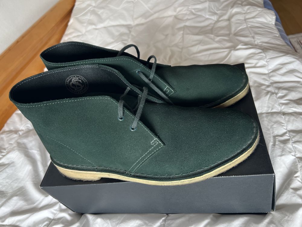 Продавам обувки Clarks desert suede тъмно зелени