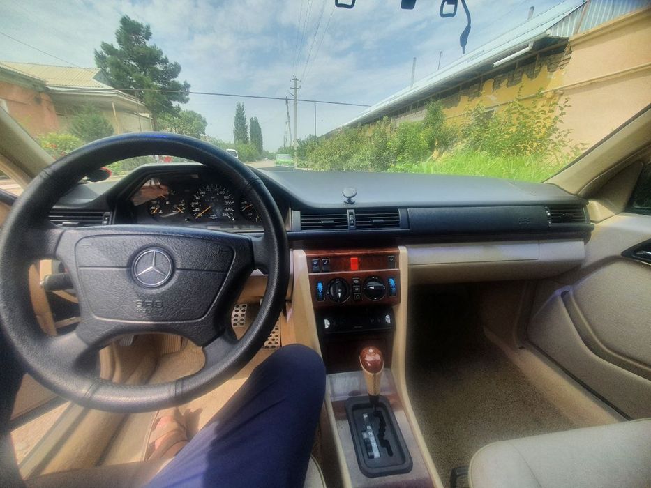 Mercedes w 124 E200 sotiladi