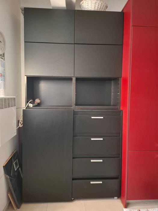 Висок шкаф от Икеа