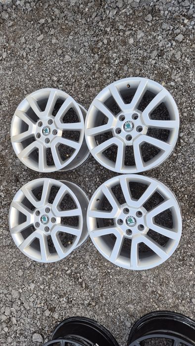 Оригинални джанти Шкода 5/112 Skoda Yeti 5x112

Употребявани, Шумен