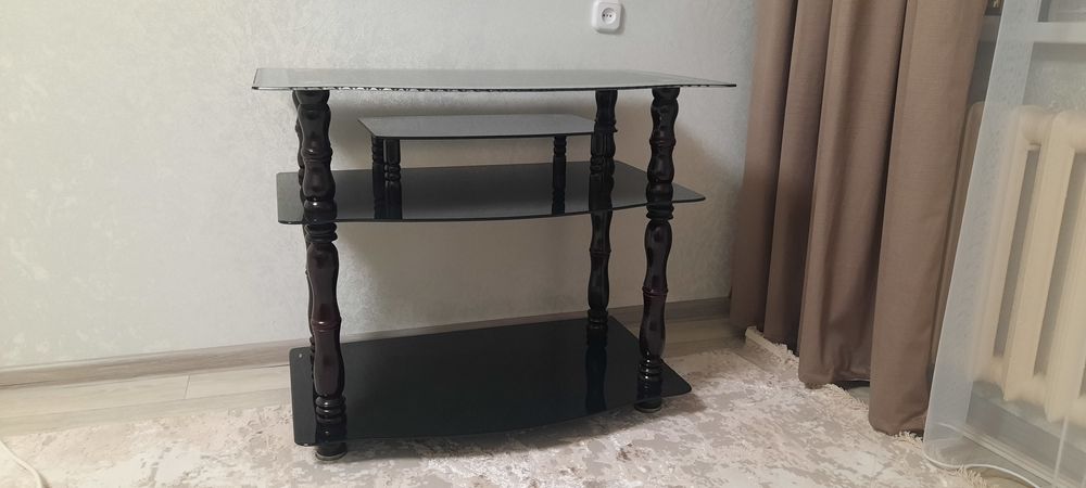 Срочно продам стол под телевизор