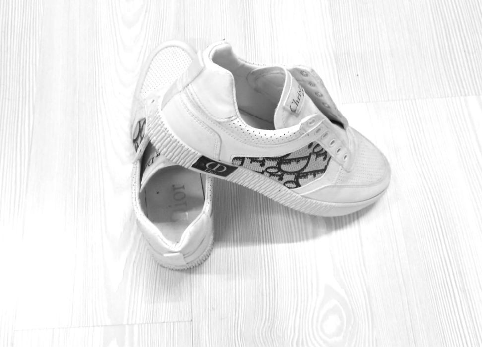 Adidasi dior     .