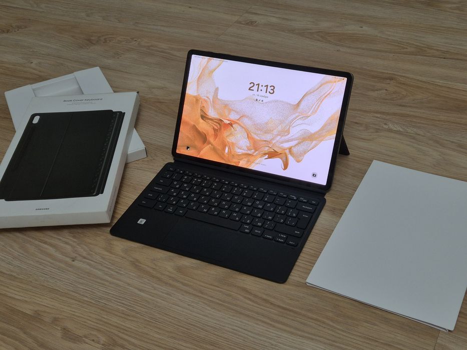 Продам Samsung Tab S8+ Plus планшет с клавиатурой и тачпадом