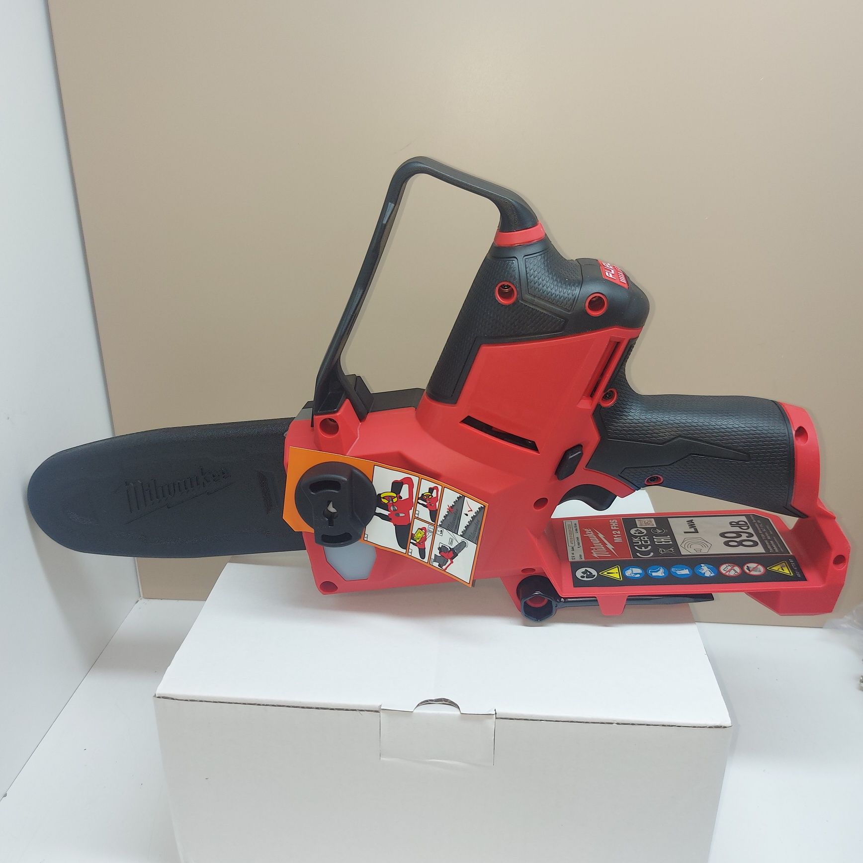 Акумулаторен трион Milwaukee M12 FHS-0