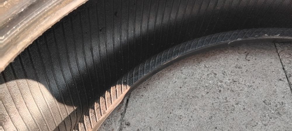 Продам комплект зимних шин