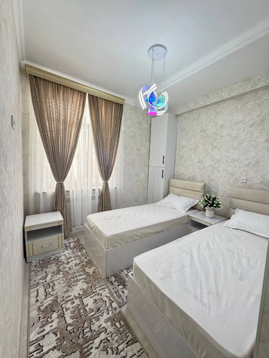 Vokzalda 3 xonali kvartira sotiladi 2 qavatda novostroykada yul ustida