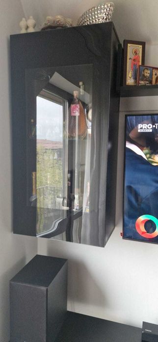 Vând mobilă de living în stare excelentă!